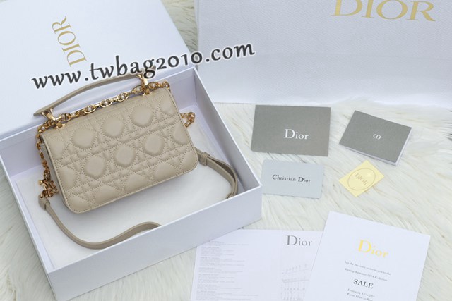 Dior专柜2024新款迪奥高仿原单小牛皮Cannage藤格纹珍珠包斜挎包 djfk1662